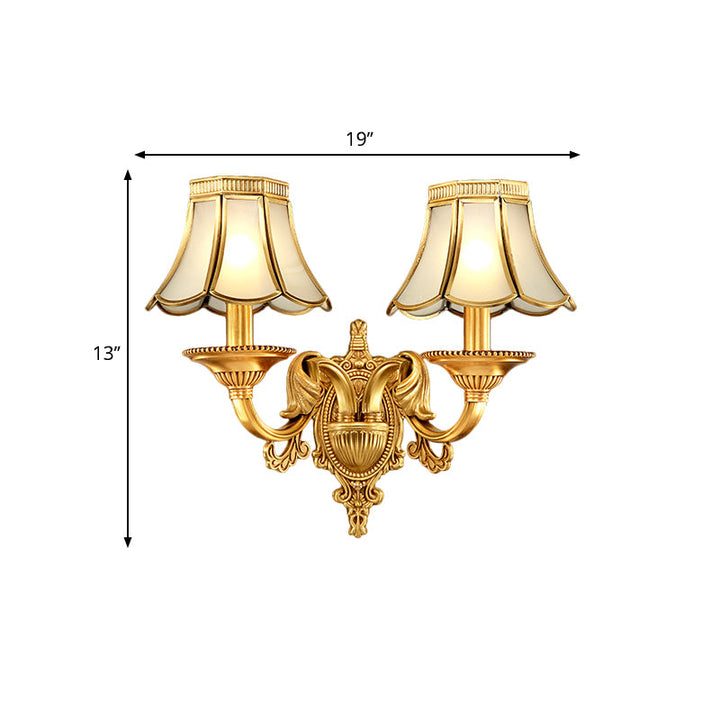 Skørter | Traditional Scallop Wall Lamp 1/2-Ball Metal Lighting Fixture in Brass for Living Room