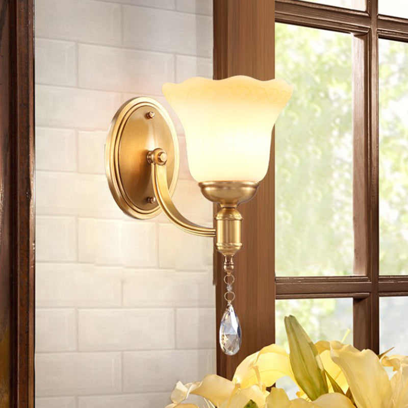 Skørter | Bell Shade Bedroom Wall Mounted Lamp Vintage Style Matte Glass 1/2-Light Brass Finish Wall Lamp