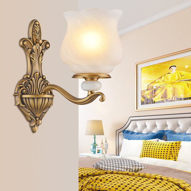 Skørter | 1/2-head wall lamp lighting traditional style petal shade frosted glass wall-mounted lamp in brass