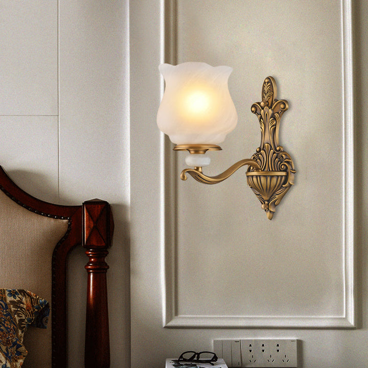 Skørter | 1/2-head wall lamp lighting traditional style petal shade frosted glass wall-mounted lamp in brass