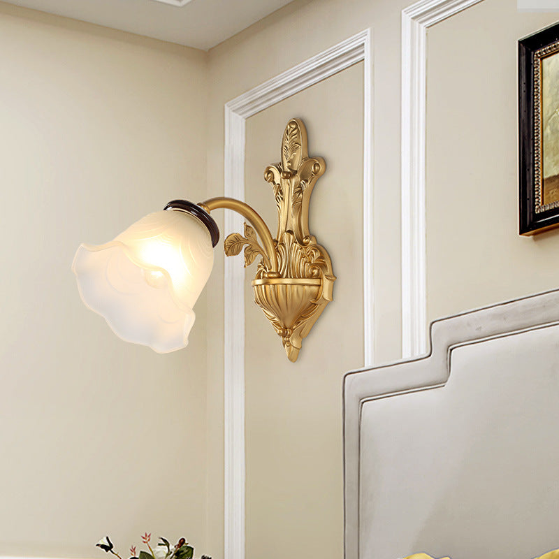 Skørter | Milk Glass Bell Wall Light Vintage Stylish 1/2-Head Hall Wall Mounted Lamp in Brass