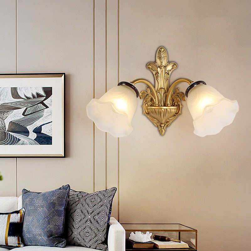 Skørter | Milk Glass Bell Wall Light Vintage Stylish 1/2-Head Hall Wall Mounted Lamp in Brass