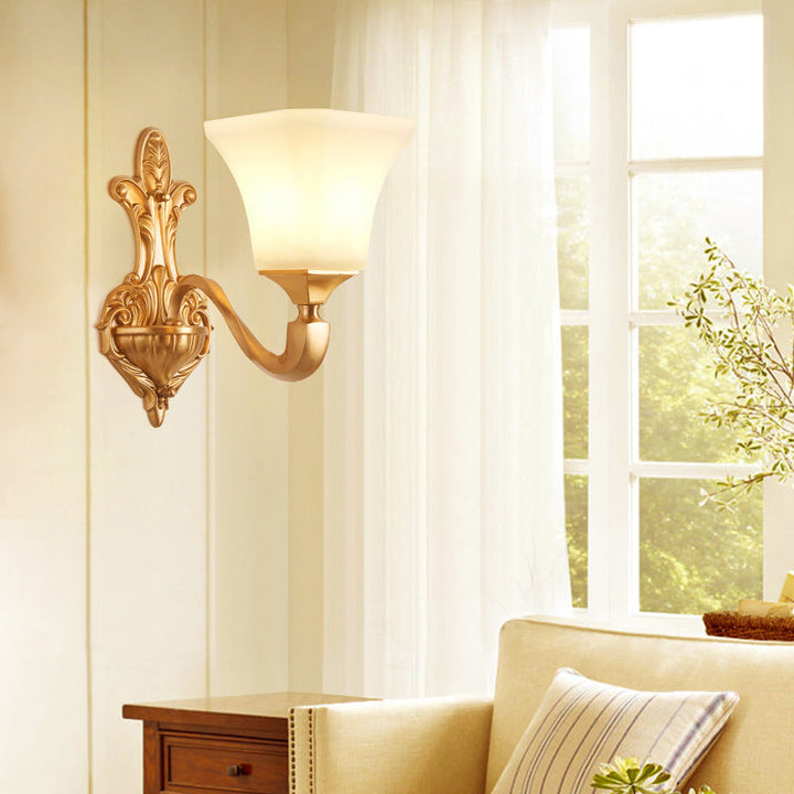 Skørter | 1/2-Pear Wall Lights Fixture Traditional Style Bell Shade Matte Glass Wall Mount Light in Brass