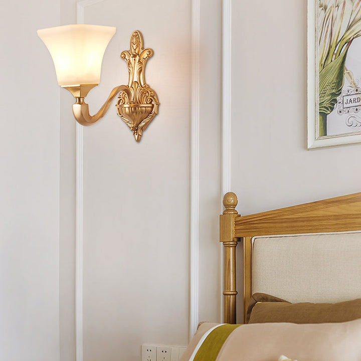 Skørter | 1/2-Pear Wall Lights Fixture Traditional Style Bell Shade Matte Glass Wall Mount Light in Brass
