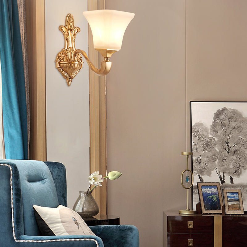 Skørter | 1/2-Pear Wall Lights Fixture Traditional Style Bell Shade Matte Glass Wall Mount Light in Brass