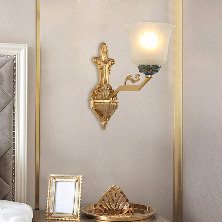 Skørter | 1/2-Light Wall Lamp with Expanding Shade Opal Glass Vintage Style Bed Lamp Wall Fixture in Brass