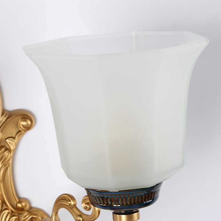 Skørter | 1/2-Light Wall Lamp with Expanding Shade Opal Glass Vintage Style Bed Lamp Wall Fixture in Brass