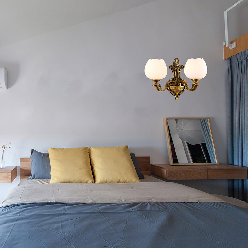 Skørter | 1/2-Light Bowl Wall Lamp Vintage Stylish Antique Brass Metal Wall Light with Milk Glass Shade