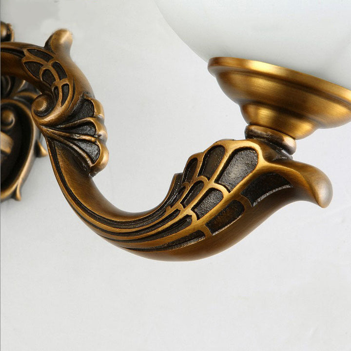 Skørter | 1/2-Light Bowl Wall Lamp Vintage Stylish Antique Brass Metal Wall Light with Milk Glass Shade