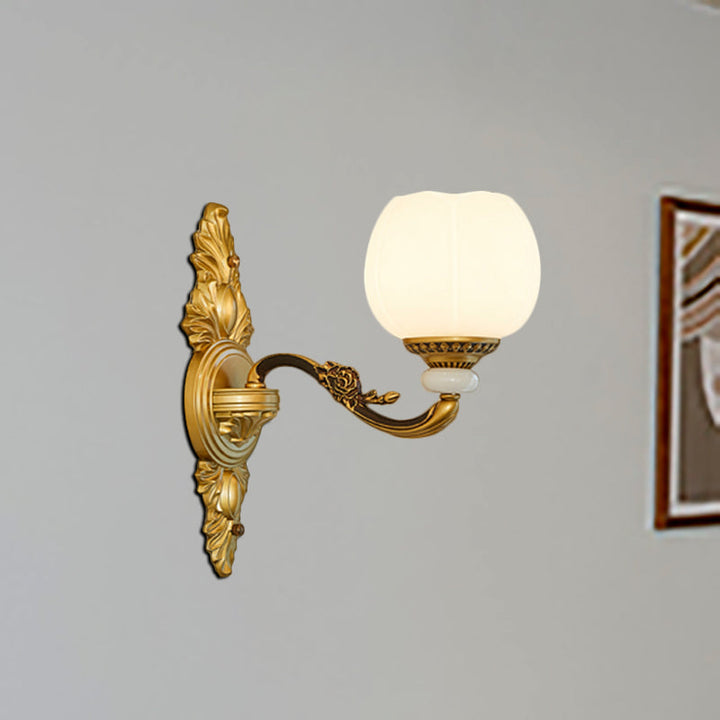 Skørter | Vintage Style Globe Wall Lamp Sconce 1/2-Light Milk Glass and Metal Wall Lamp in Gold for Corridor
