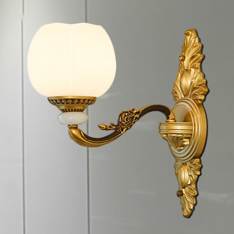 Skørter | Vintage Style Globe Wall Lamp Sconce 1/2-Light Milk Glass and Metal Wall Lamp in Gold for Corridor