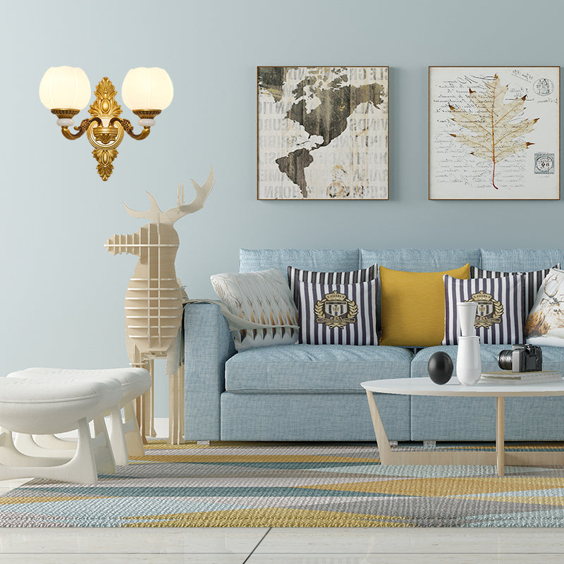 Skørter | Vintage Style Globe Wall Lamp Sconce 1/2-Light Milk Glass and Metal Wall Lamp in Gold for Corridor