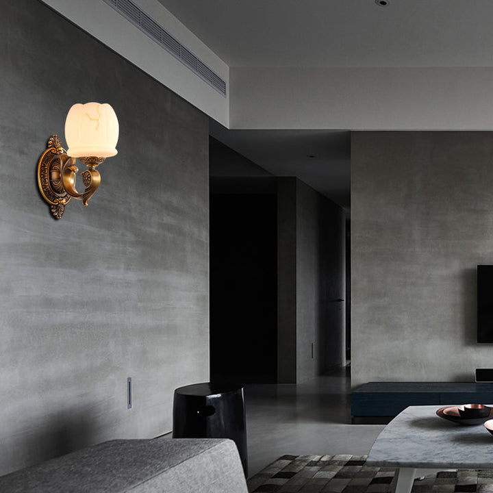 Skørter | Globe white glass wall lamp wall-mounted lamp traditional style 1/2-light living room wall lamp in gold