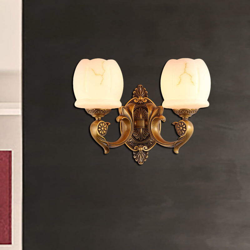 Skørter | Globe white glass wall lamp wall-mounted lamp traditional style 1/2-light living room wall lamp in gold
