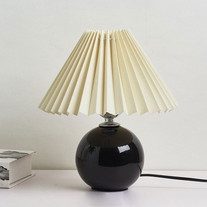 Lisslune | Nordic minimalist 1-light table lamp made of ceramic with pleats