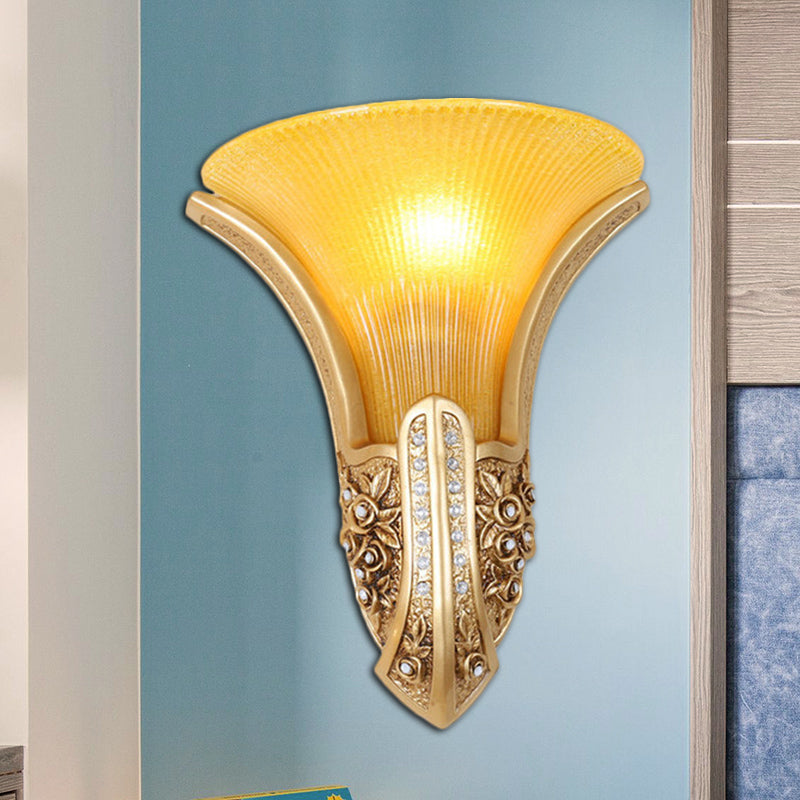 Skørter | Yellow Glass Flower Wall Lamp Modern Style 1 Head Hall Wall Mounted Lamp in Gold