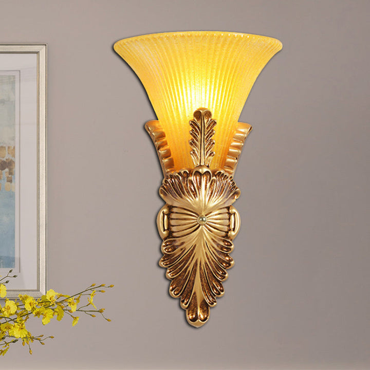 Skørter | 1 head wall lamp with bell shade yellow glass and resin lodge style bedroom wall sconce in gold