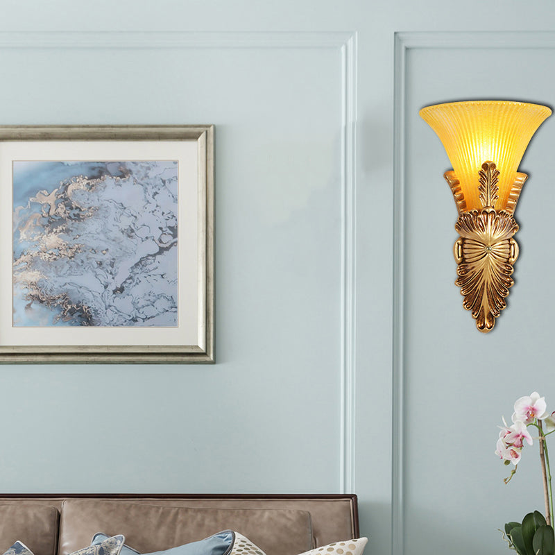 Skørter | 1 head wall lamp with bell shade yellow glass and resin lodge style bedroom wall sconce in gold