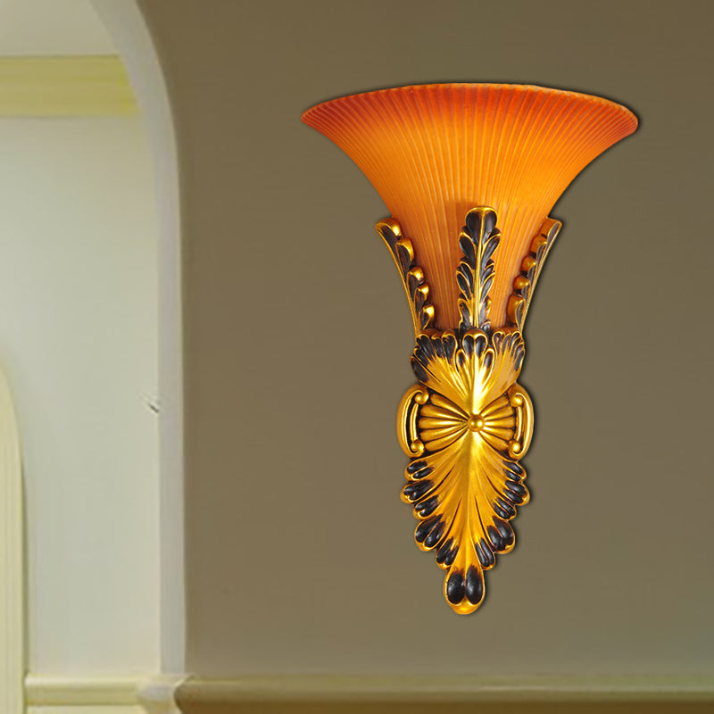 Skørter | Yellow Glass Bell Wall Mounting Lamp Traditional Style 1 Light Hallway Wall Light Lighting in Bronze/Gold