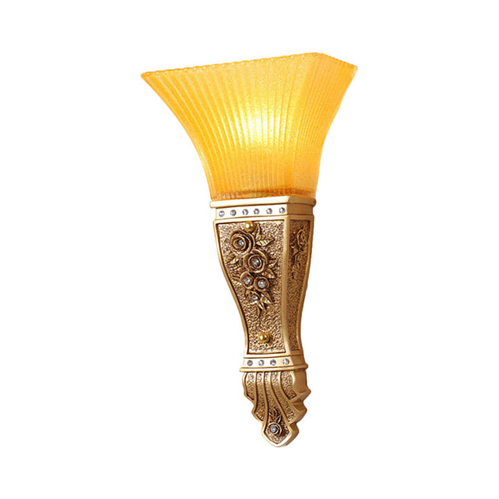 Skørter | 1 Wall Lamp Modern Style Expanse Shade Yellow Glass and Resin Wall Mount Light in Gold/White