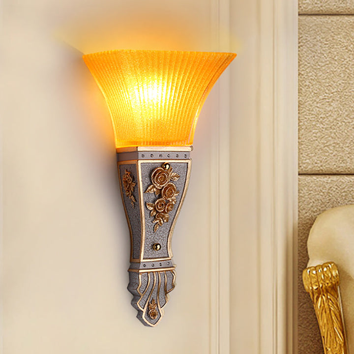 Skørter | 1 Wall Lamp Modern Style Expanse Shade Yellow Glass and Resin Wall Mount Light in Gold/White