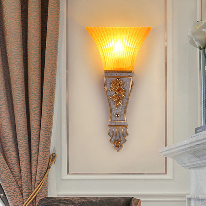Skørter | 1 Wall Lamp Modern Style Expanse Shade Yellow Glass and Resin Wall Mount Light in Gold/White