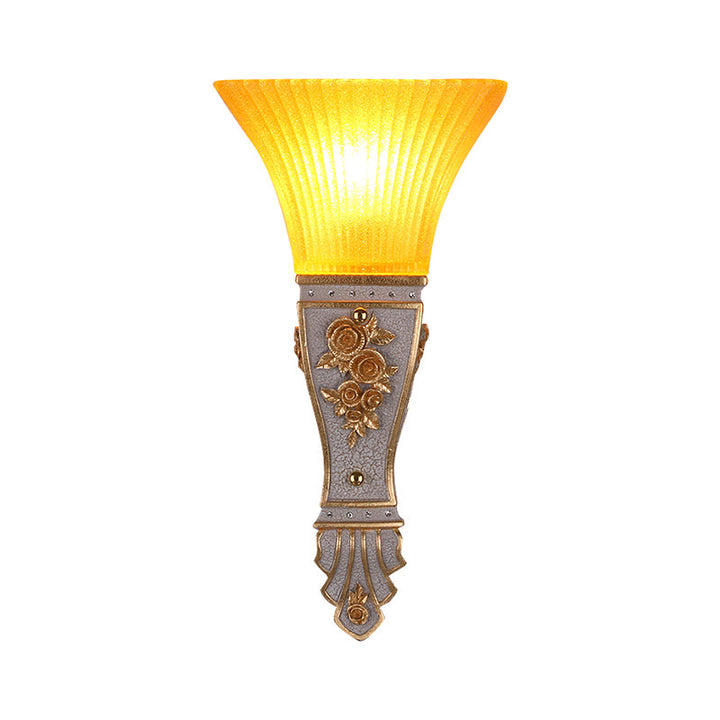 Skørter | 1 Wall Lamp Modern Style Expanse Shade Yellow Glass and Resin Wall Mount Light in Gold/White