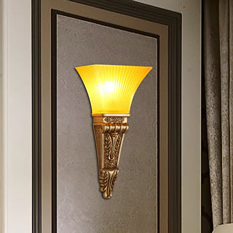 Skørter | Modern Style Bell Wall Light 1 Bulb Yellow Glass and Resin Wall Mounted Lamp in Gold/White for Foyer, 14"/19" B