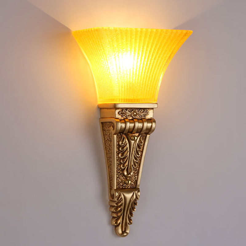 Skørter | Modern Style Bell Wall Light 1 Bulb Yellow Glass and Resin Wall Mounted Lamp in Gold/White for Foyer, 14"/19" B