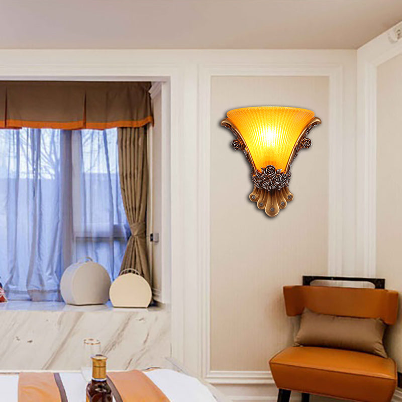 Skørter | 1 Light Wall Lamp with Tapered Shade Yellow Glass Modernist Style Bedroom Wall Lamp Wall Light with Rose Deco