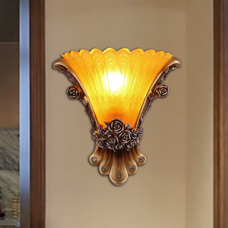 Skørter | 1 Light Wall Lamp with Tapered Shade Yellow Glass Modernist Style Bedroom Wall Lamp Wall Light with Rose Deco