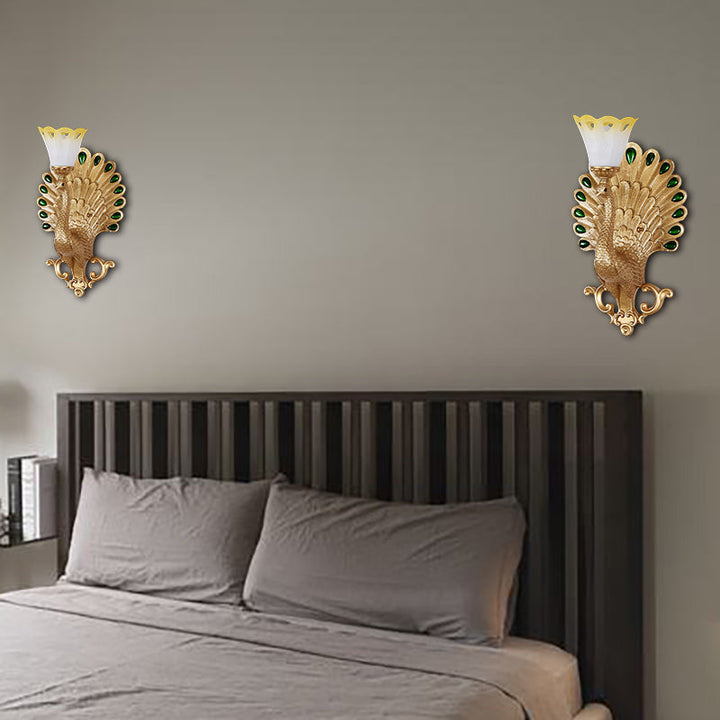 Skørter | Traditional Peacock Wall Lamp Fixture 1 Bulb Resin Wall Lamp with White and Yellow Glass Flower Shade