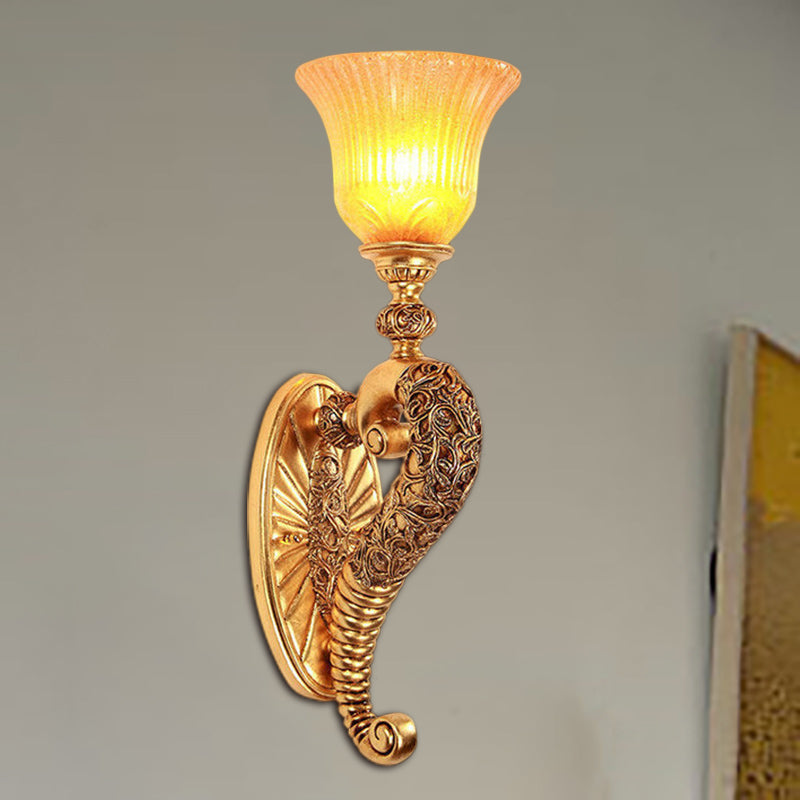 Skørter | Retro style bell wall lamp 1 bulb amber glass wall lighting with bronze/gold curved arm for bedroom