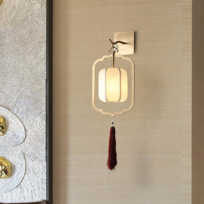 Skørter | Metal Lantern Wall Lamp Traditional Style 1 Light Nightstand Wall-Mounted Lamp in Gold