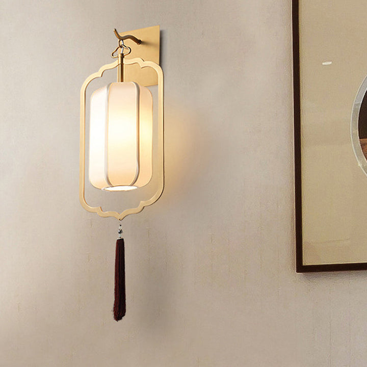 Skørter | Metal Lantern Wall Lamp Traditional Style 1 Light Nightstand Wall-Mounted Lamp in Gold