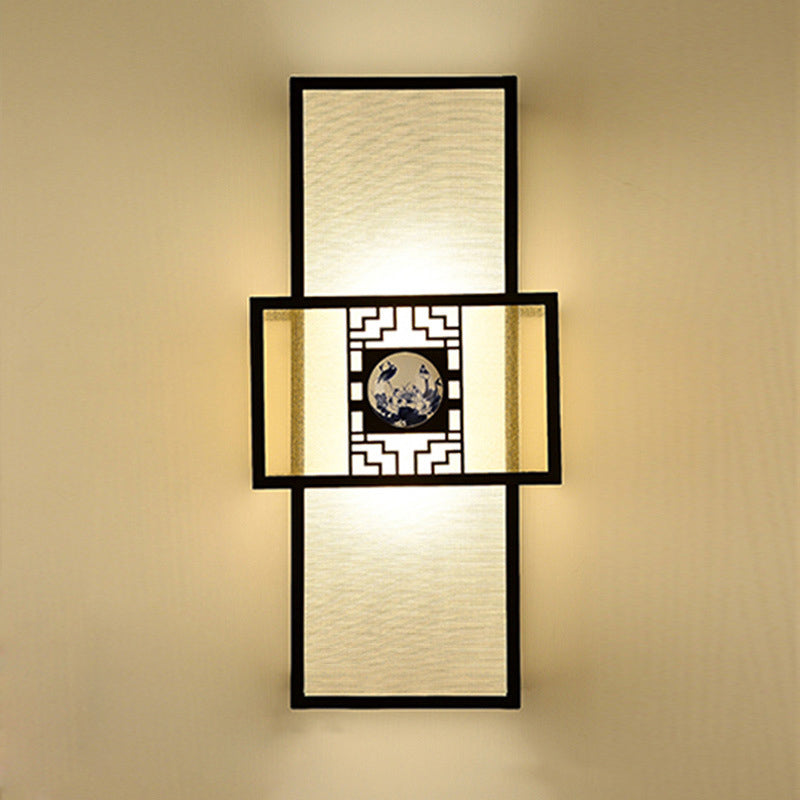 Skørter | Fabric Rectangular Wall Lamp Classic 1 Light Bedside Sconces Light Fixture in White with Metal Frame