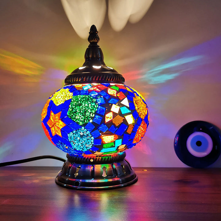 Lisslune | Globerra – Complicated globe-colored glass lamp