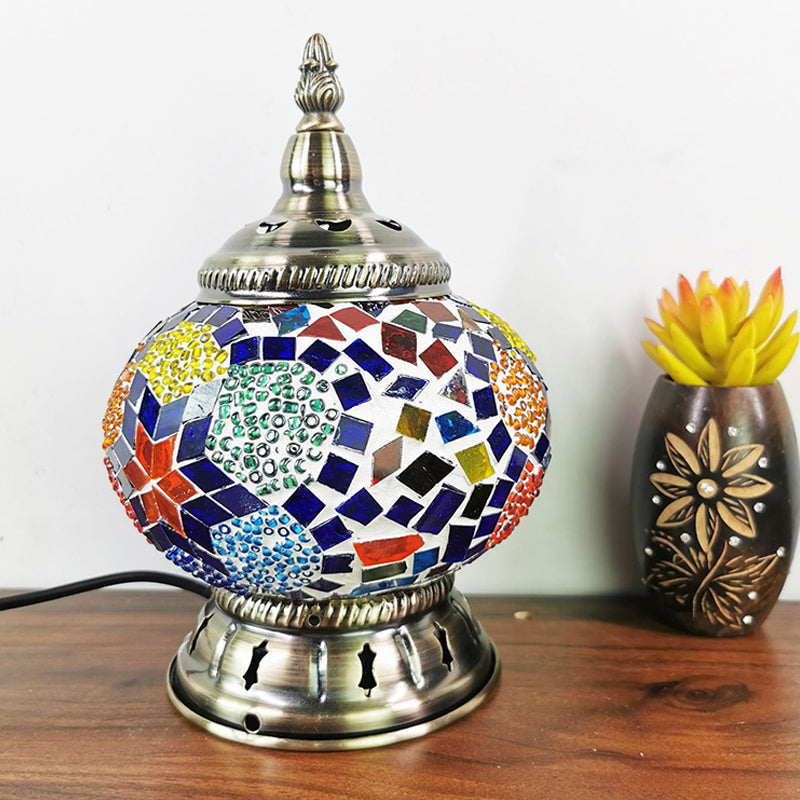 Lisslune | Globerra – Complicated globe-colored glass lamp