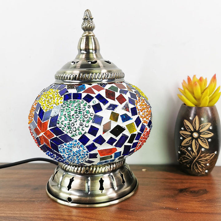 Lisslune | Globerra – Complicated globe-colored glass lamp