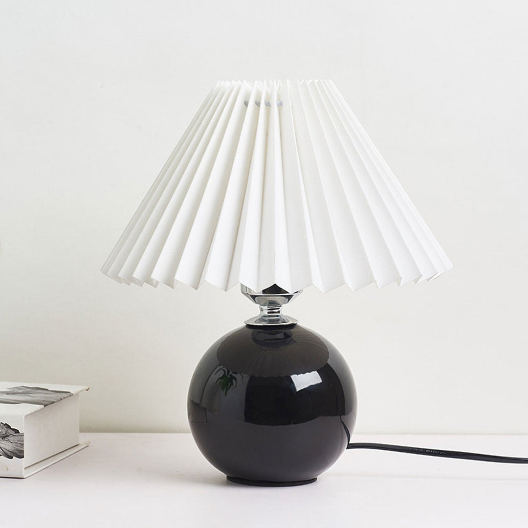 Lisslune | Nordic minimalist 1-light table lamp made of ceramic with pleats
