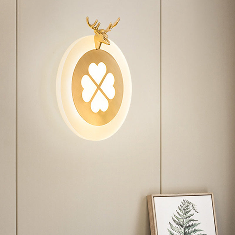 Skørter | Metal Circle Wall Lamp Traditional Living Room LED Wall Lighting Fixture in Brass/Black with Lucky Clover Pattern