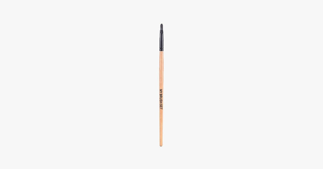 Lisslune | Eyebrow Brush – Achieve a sharp eyeliner every time for a dramatic look!