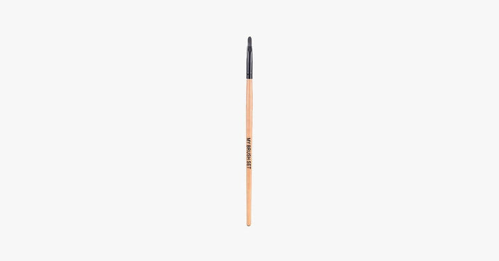 Lisslune | Eyebrow Brush – Achieve a sharp eyeliner every time for a dramatic look!