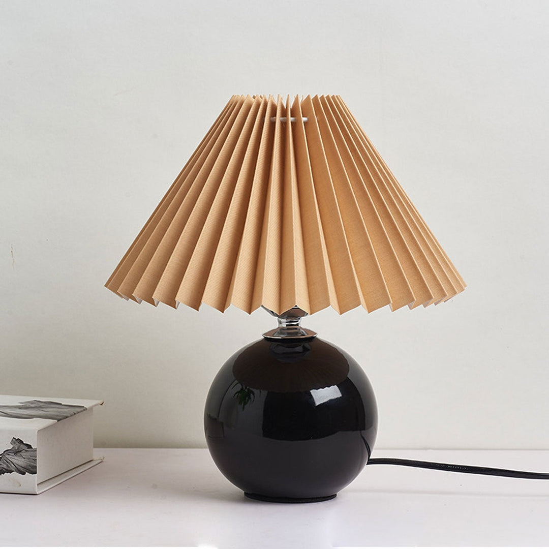 Lisslune | Nordic minimalist 1-light table lamp made of ceramic with pleats