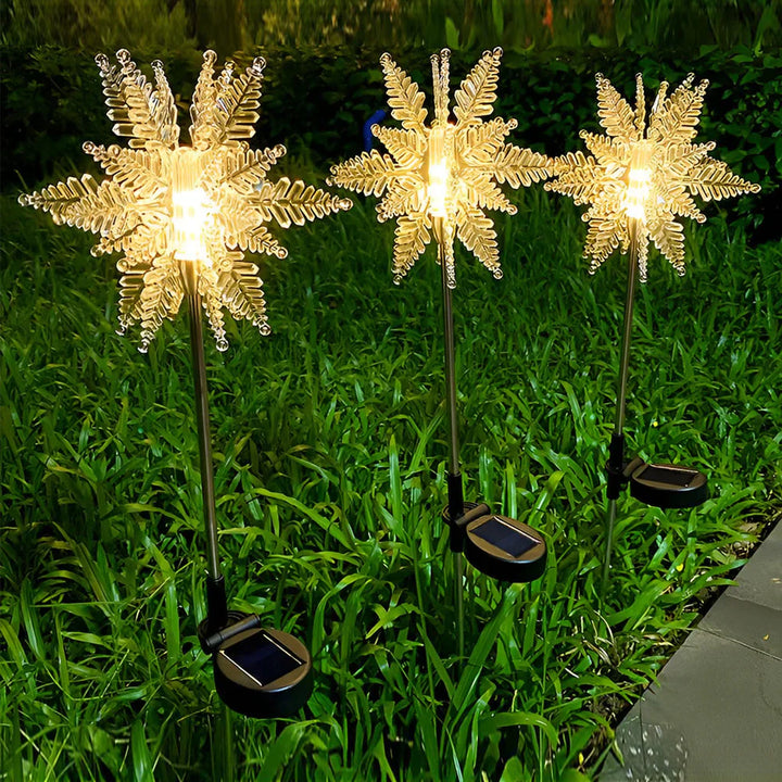 Lisslune | FrostyGlow - Waterproof LED Solar-Powered Snowflake Decoration Light for the Lawn