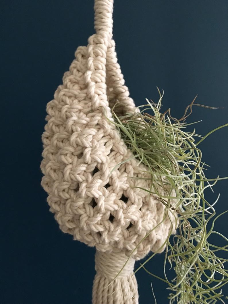 Lisslune | Handmade Macrame Plant Hanger – Decorative Suspension for Plants in Boho Style