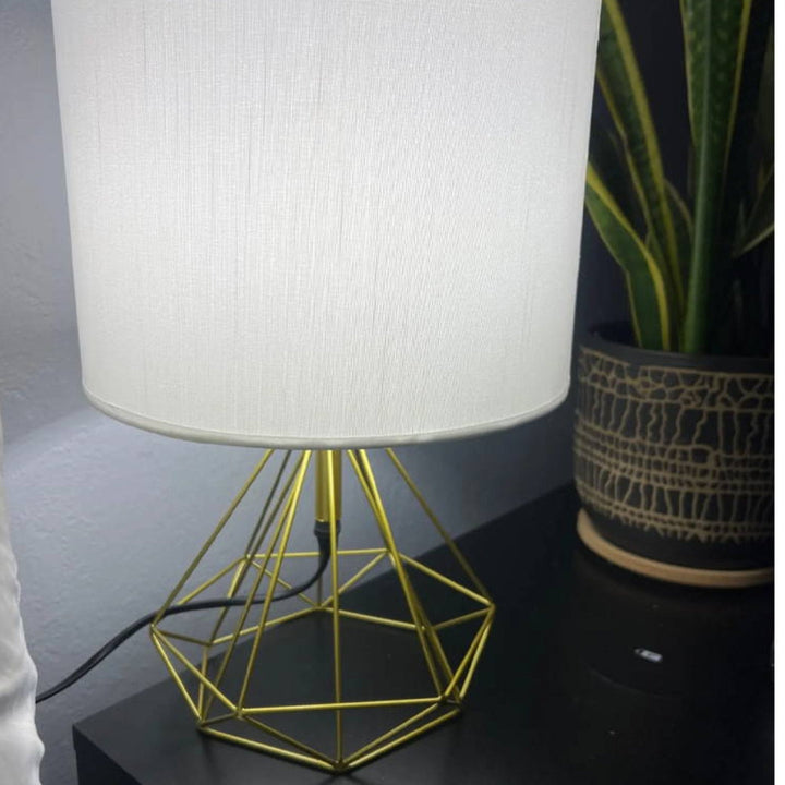 Lisslune | Modern geometric wire table lamp