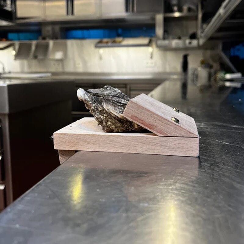 Lisslune | Oyster opening clamp