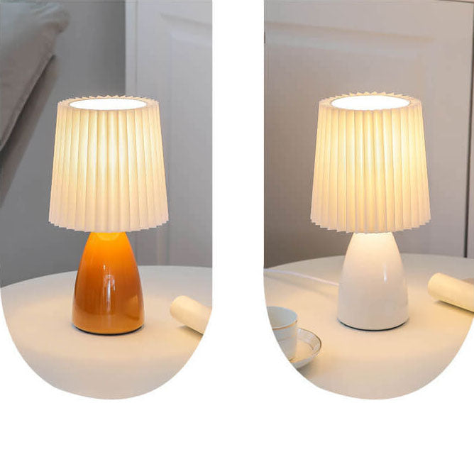 Lisslune | Scandinavian Retro Table Lamp with Pleated Shade and Glass Base