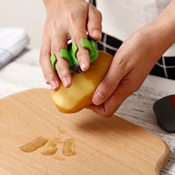 Lisslune | Safe peeling with finger grip for fruit and vegetable peeler